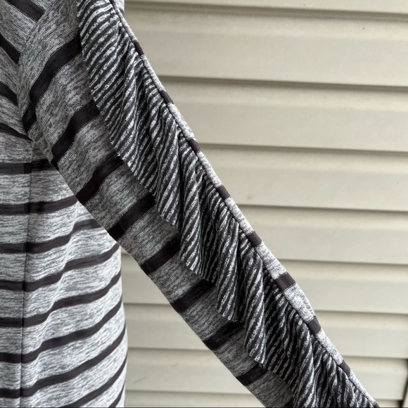 •Mystree• NWT Black and Grey Striped Long Sleeve Tee - Size Small - Picture 4 of 10